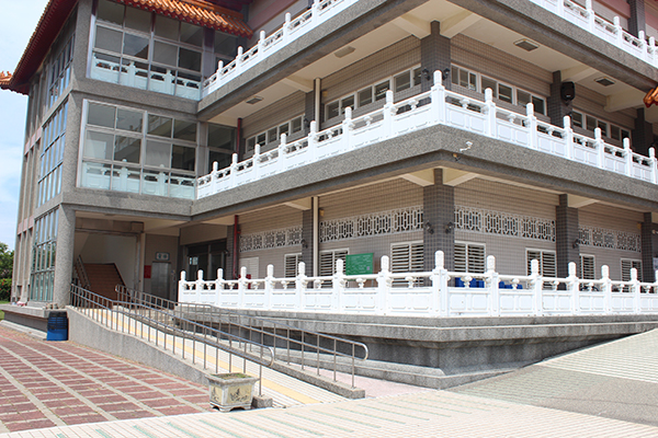 園區環境-無障礙坡道