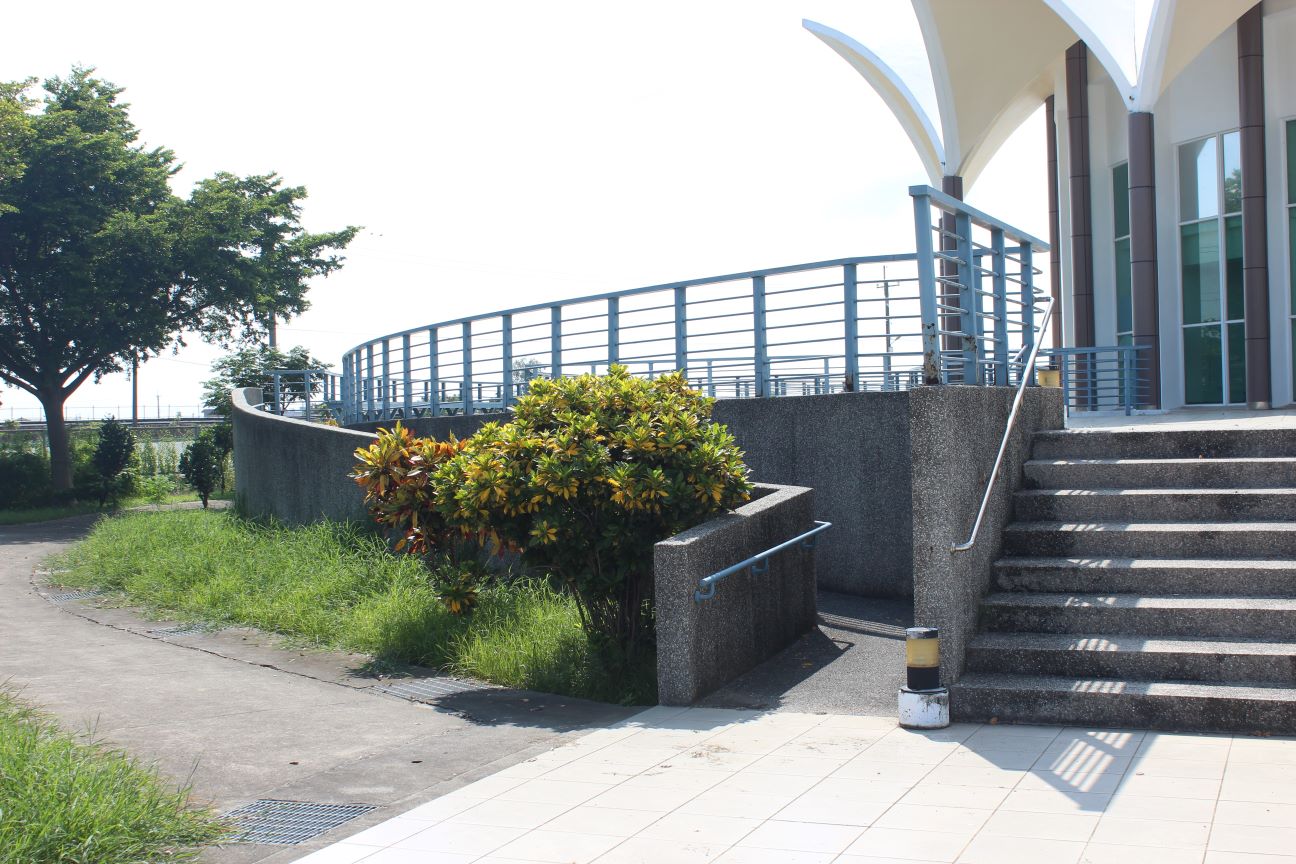 圖片：臺南市下營區公所蓮華園納骨堂，共16張